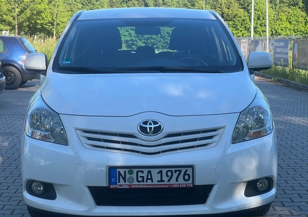 Toyota Verso cena 39900 przebieg: 200000, rok produkcji 2013 z Jasień małe 631